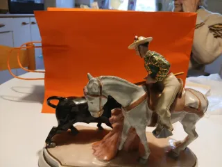 Figura toro y jinete porcelana 1953