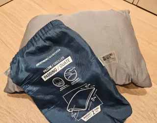 Almohada Quechua Decathlon Compacta