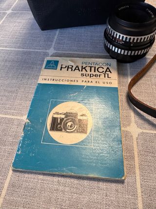 Cámara Praktica con 3 objetivos