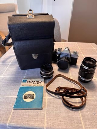 Cámara Praktica con 3 objetivos