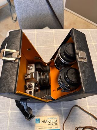 Cámara Praktica con 3 objetivos