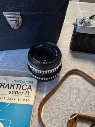 Cámara Praktica con 3 objetivos