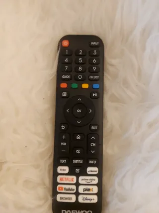 TV Daewoo 55 con su plástico puesto