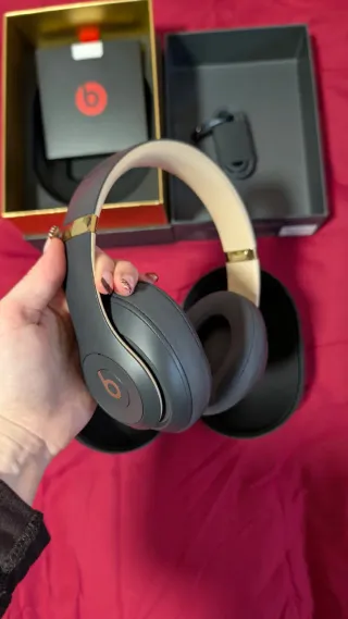 NUEVOS - Beats Studio 3 Gris/Crema Cascos