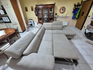 Divano angolare beige in tessuto