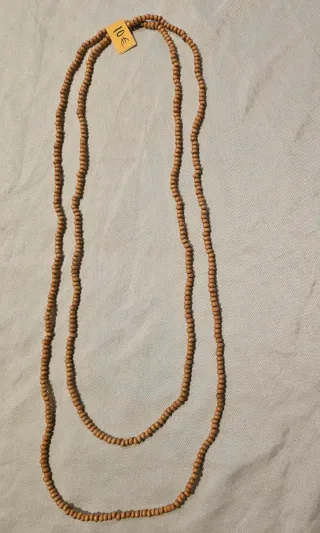 Collar de cuentas de madera
