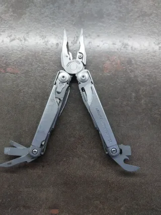 Leatherman Surge Multitool