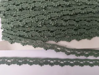 Puntilla de encaje color verde oliva