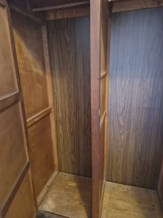 Armario antiguo de madera