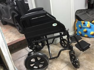 Silla de ruedas nueva , plegable,sin estrenar , im