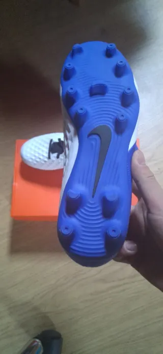 Chuteiras Nike Tiempo Legend 8 Club FG/MG