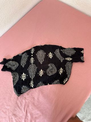 Crop top estampado paisley