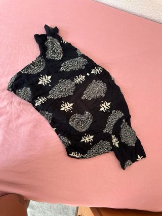 Crop top estampado paisley