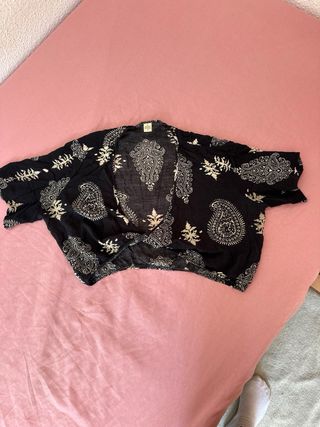 Crop top estampado paisley