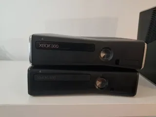 Lote 3 Xbox 360 Slim. Per riparazione o ricambi.