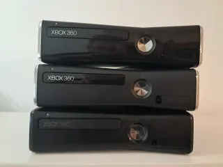 Lote 3 Xbox 360 Slim. Per riparazione o ricambi.