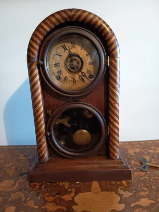 Reloj de sobremesa antiguo
