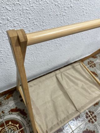 Perchero infantil de madera montesori