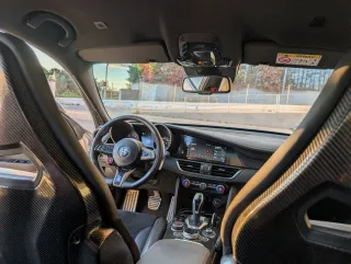 Alfa Romeo Giulia Quadrifoglio | AKRA+Carbo+Baquet