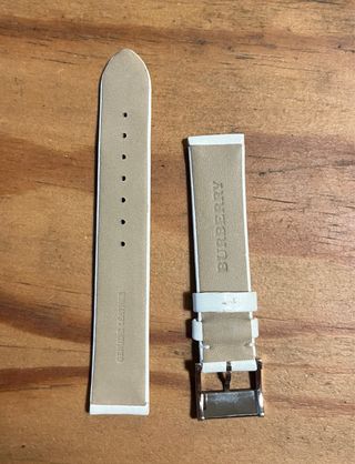 Correa de piel Burberry blanca y plateada
