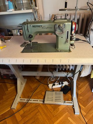 Máquina de coser Refrey Transforma