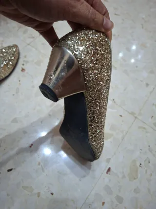 Zapatos dorados piel mujer