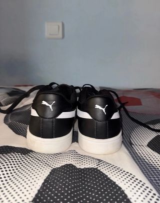 Zapatillas Puma Negras y Blancas