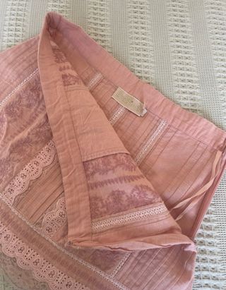 Minifalda rosa con encajes