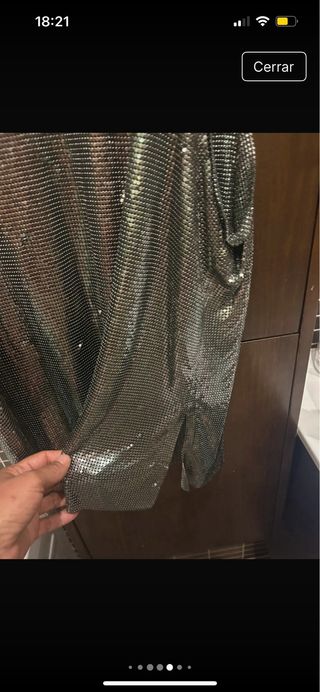 Vestido plateado efecto lentejuelas