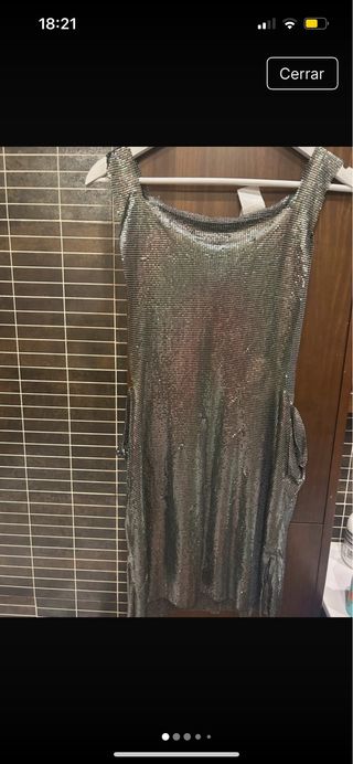 Vestido plateado efecto lentejuelas