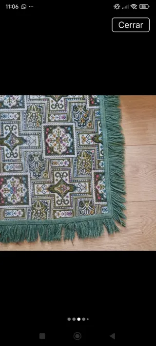 Alfombra decorativa con flecos