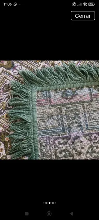 Alfombra decorativa con flecos