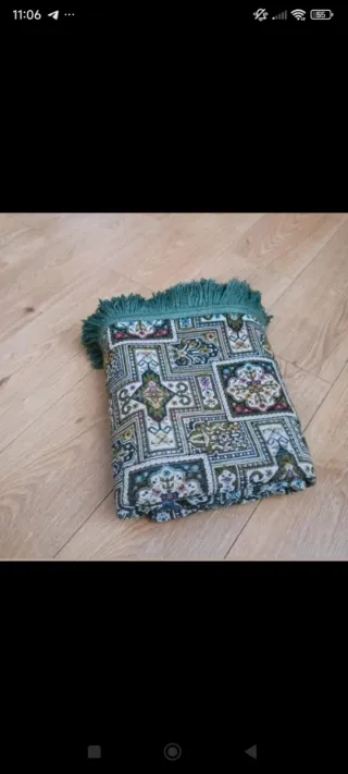 Alfombra decorativa con flecos