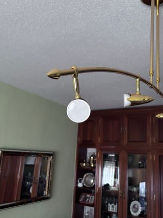 Lámpara de techo dorada para salón