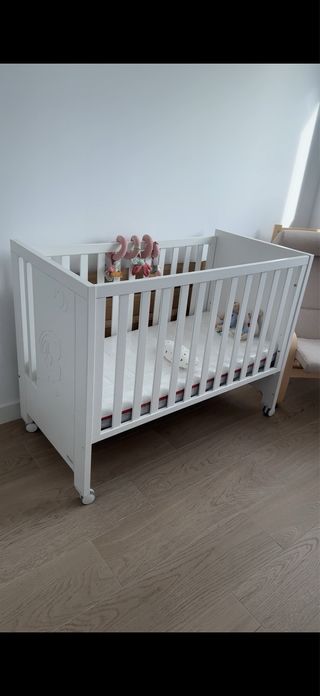 Cuna marca MICUNA120x60 + colchón Ecus Kids Pigu