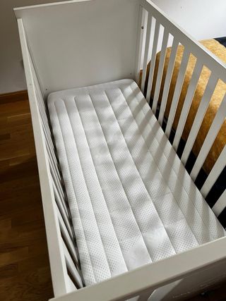 Cuna marca MICUNA120x60 + colchón Ecus Kids Pigu