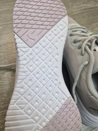 Zapatillas deportivas Puma grises y rosas