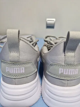 Zapatillas deportivas Puma grises y rosas