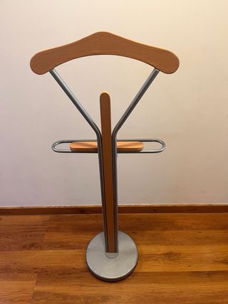 Galán de noche elegante madera y metal