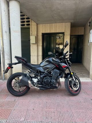 Kawasaki Z900 Negra/Roja