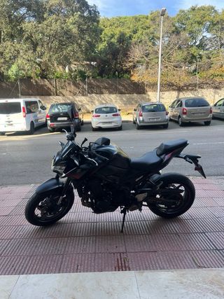 Kawasaki Z900 Negra/Roja