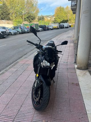 Kawasaki Z900 Negra/Roja