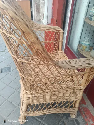 Sillón de mimbre beige