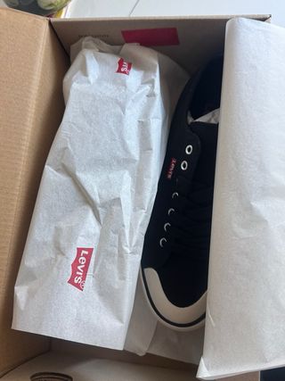 Zapatillas Levi's Negras y Blancas