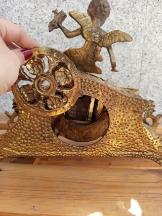 Reloj y Candelabros Antiguos de Bronce