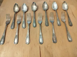 Juego 12 cubiertos baño plata