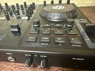 Native Instruments Traktor Kontrol S2 MK2