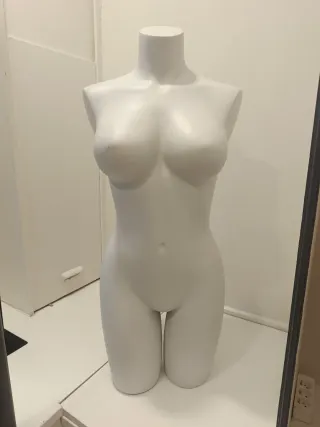 Maniquí Lencería talla 95D pecho Beige y blanco