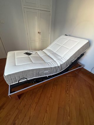 Cama articulada eléctrica con colchón látex.