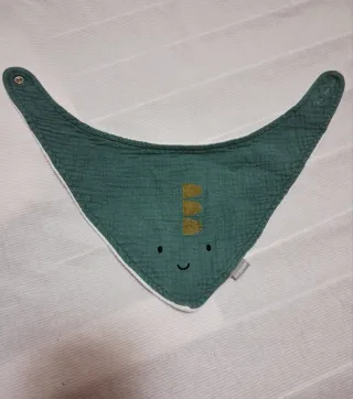 Lote Ropa Bebé: Babero, Pantalón Corto y Juguete